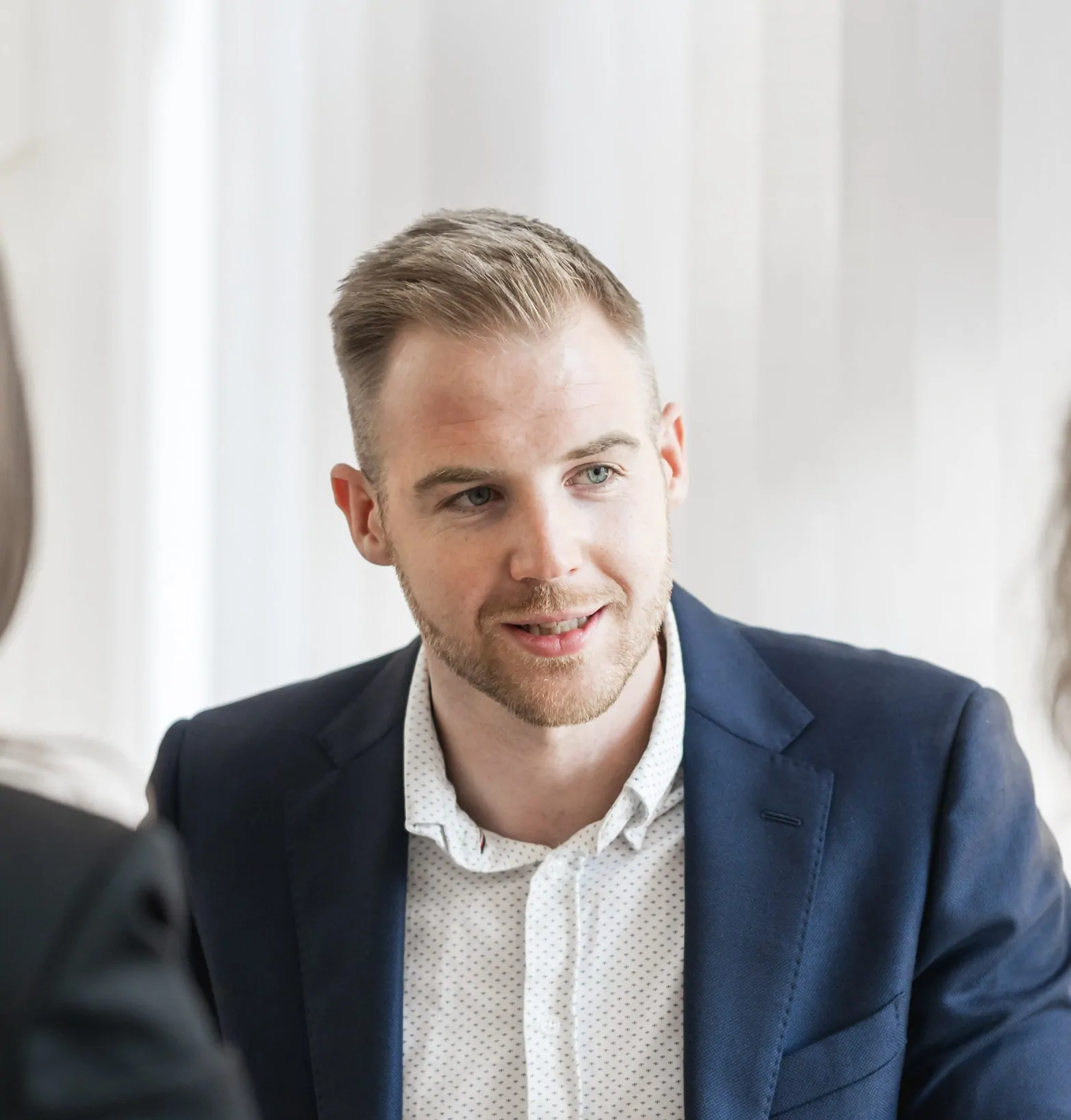 Jmenuji se Jakub a specializuji se na pojištění podnikatelských rizik a obsluhu firemních bankovních klientů.